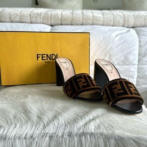 Zucca FF Logo Velvet Slides